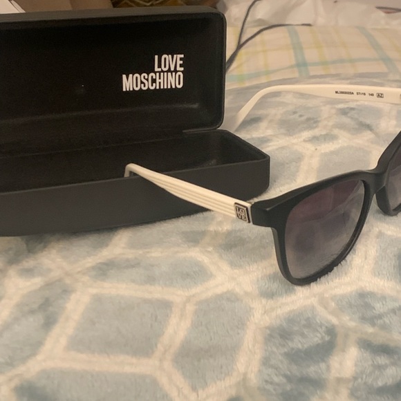 Moschino sunglasses - Picture 1 of 4